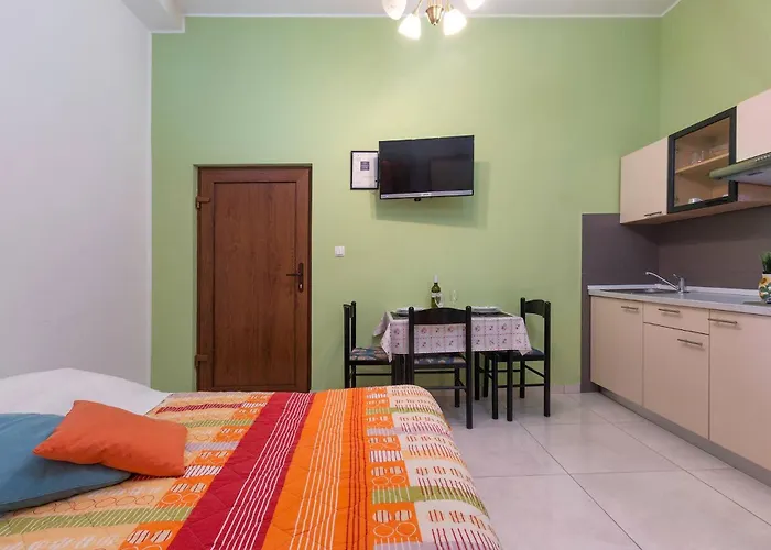 Pleasant Oriana Apartment Near The Sea-Pula