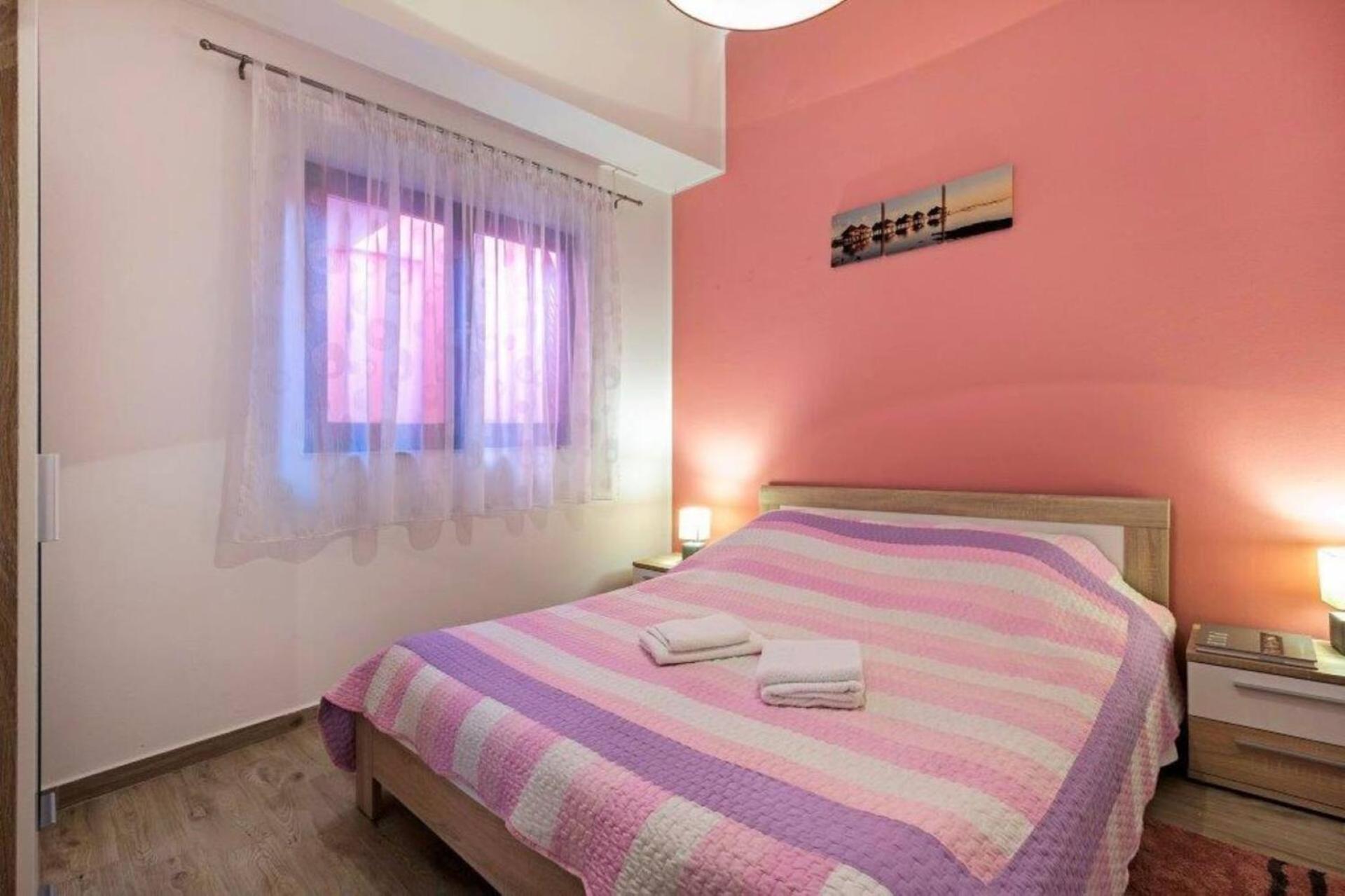 Pleasant Oriana Near The Sea-pula Pula